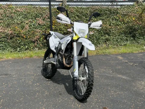 Photos of 2022 Husqvarna FE 350s for sale in Tacoma, WA at Goodfellas Motor Company