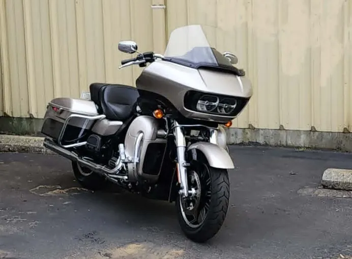 Photos of 2018 Harley-Davidson Road Glide Ultra for sale in Tacoma, WA at Goodfellas Motor Company