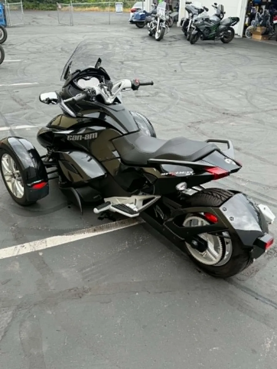 More photos of 2015 CAN-AM SYPDER ST-S SM5 at Goodfellas Motor Company, WA