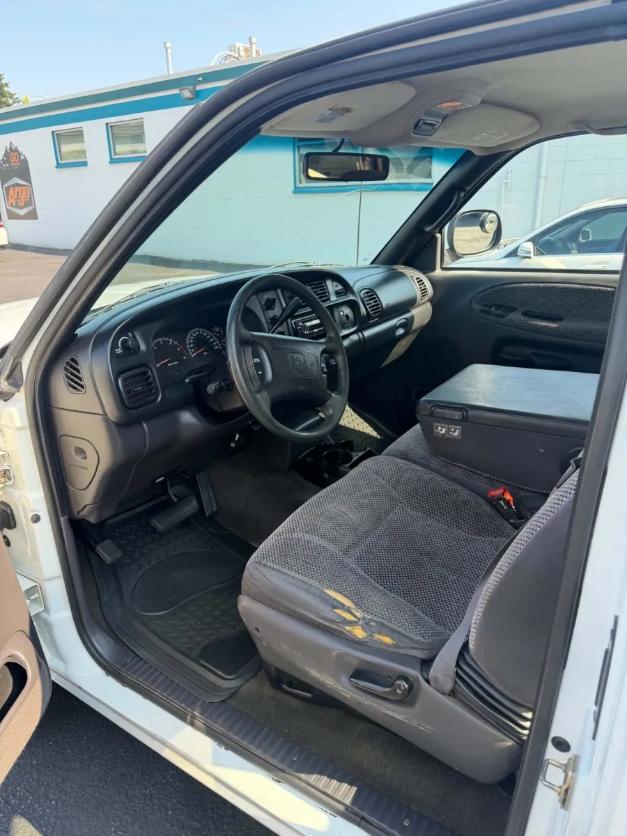 1998 Dodge Ram Pickup ST - Photo 9