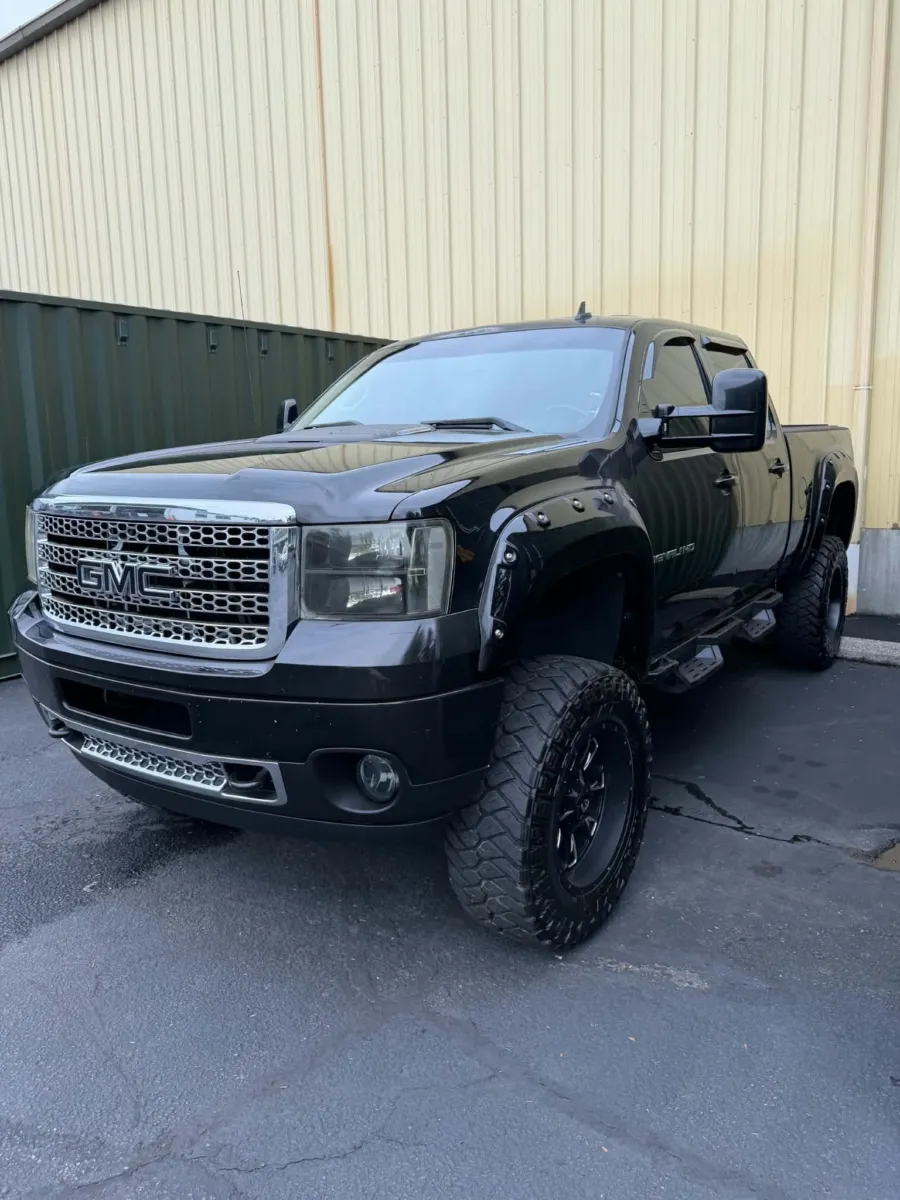 2011 GMC Sierra 2500 Denali HD Denali - Photo 2