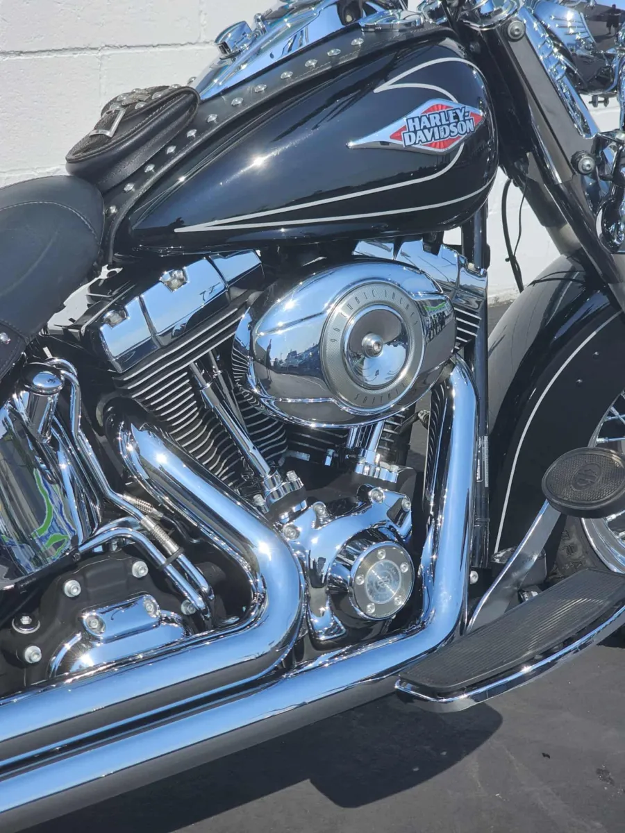 2010 Harley Davidson Heritage Softail FLSTC photo 4