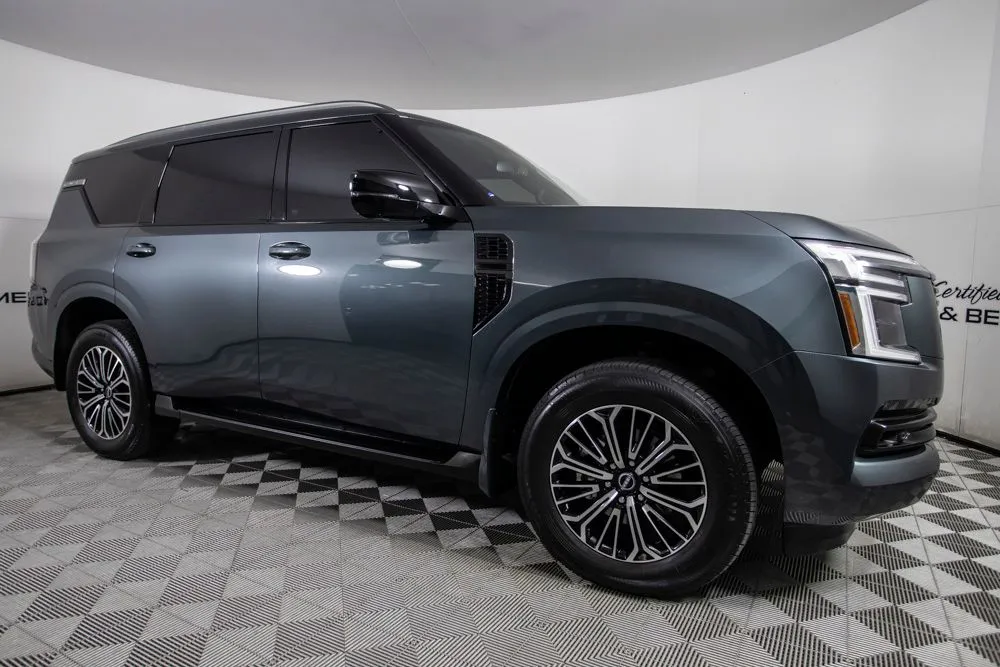2025 Nissan Armada SL's photo
