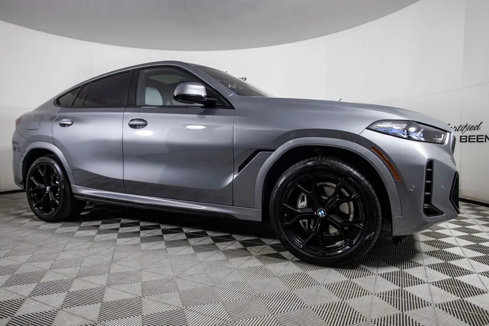 2025 BMW X6 40i's photo