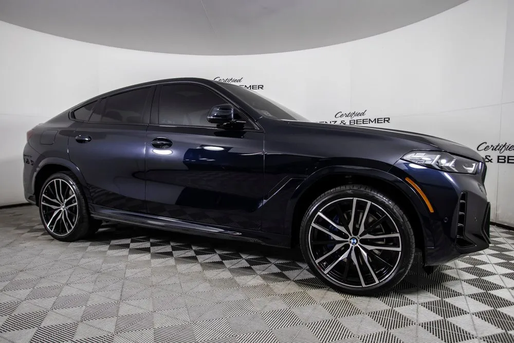 2025 BMW X6 40i's photo