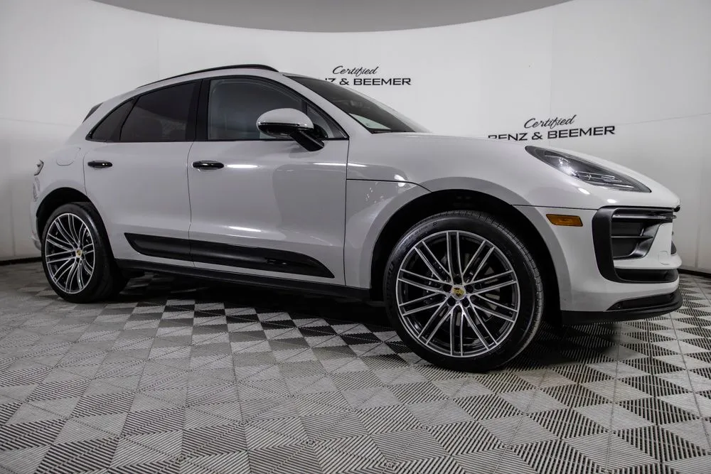 2024 Porsche Macan Base's photo