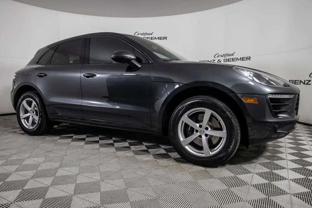 2017 Porsche Macan Base's photo