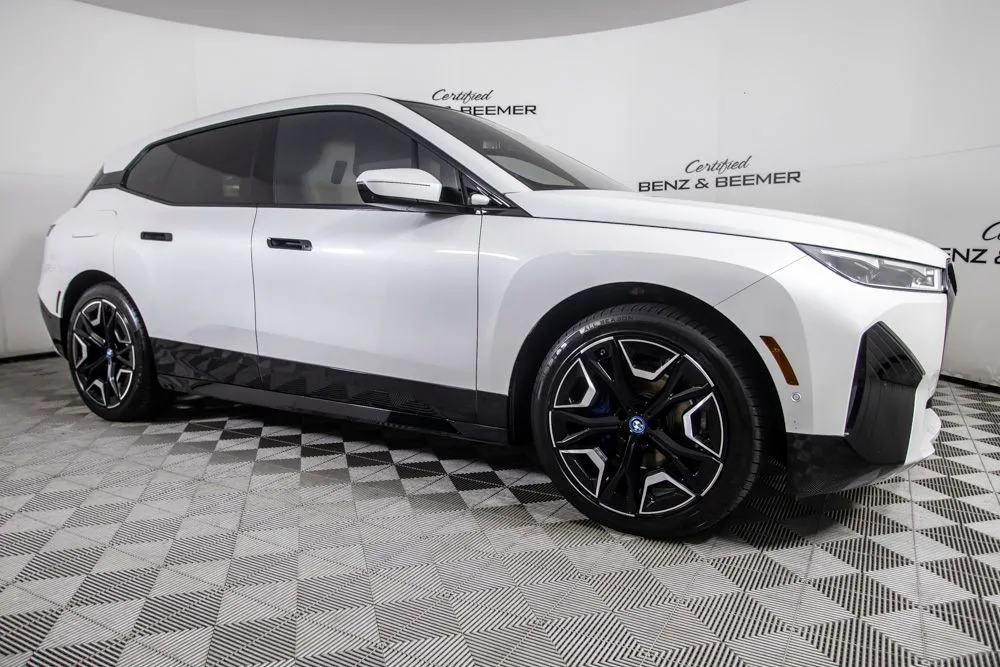 2022 BMW iX Base's photo