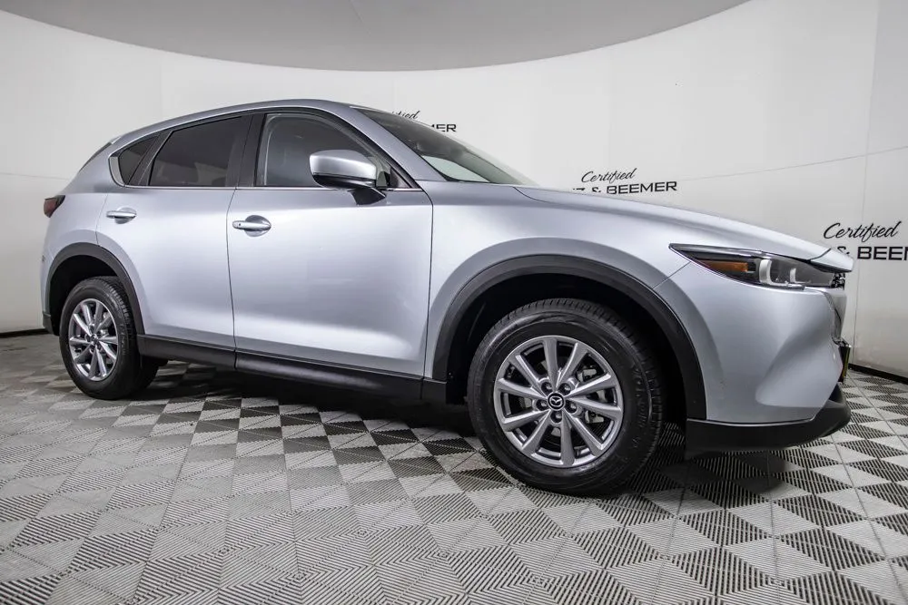 2022 Mazda CX-5 S Preferred package's photo