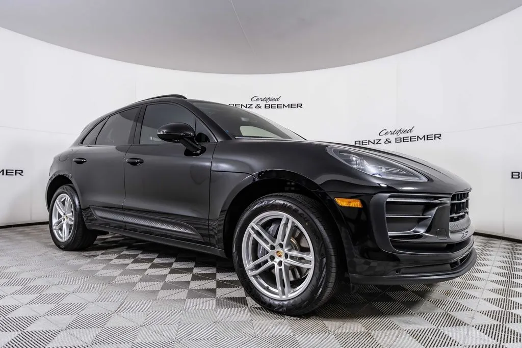 2023 Porsche Macan Base