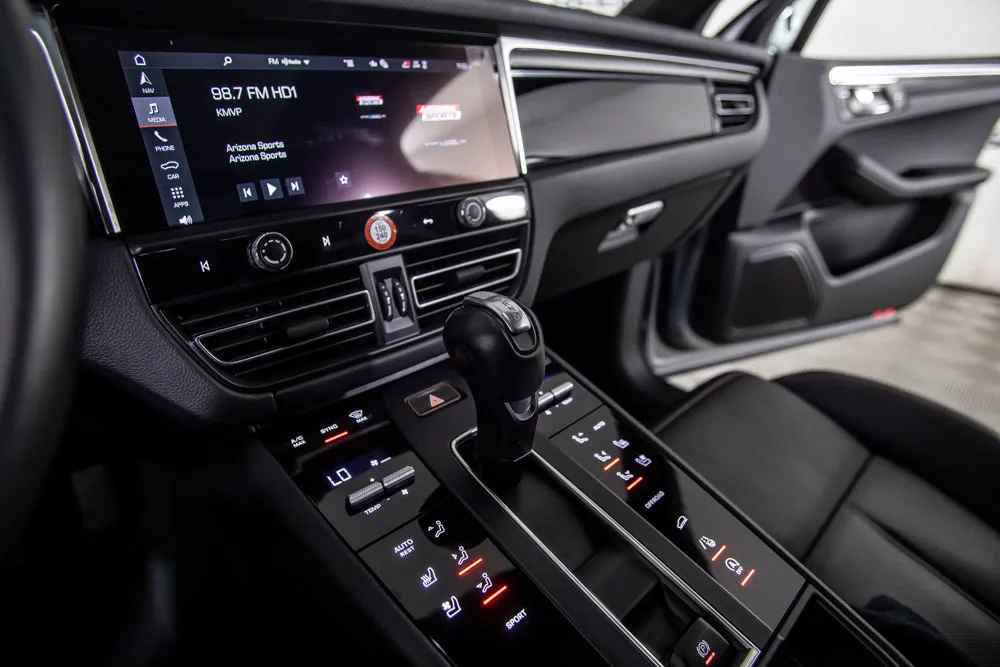 Porsche Macan photo 29