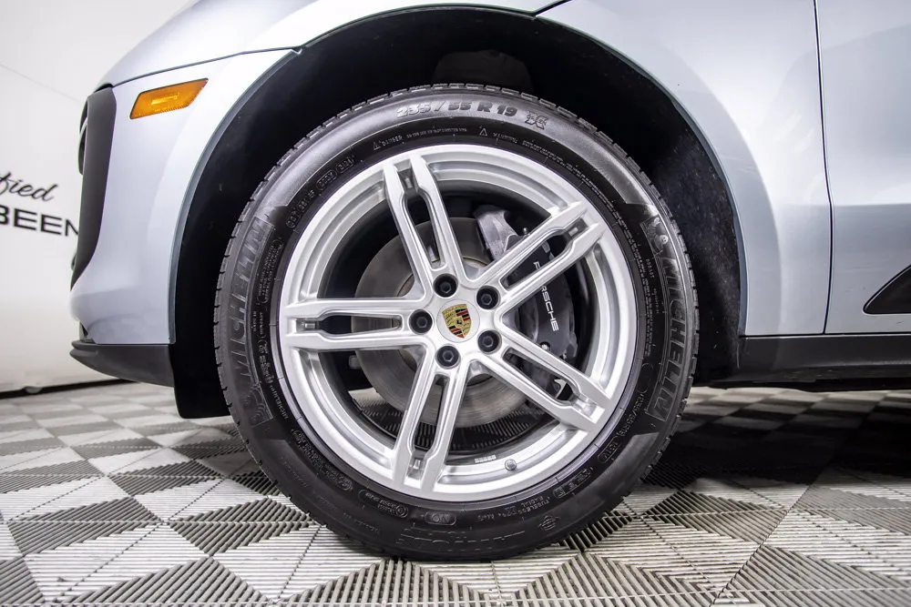 Porsche Macan photo 38