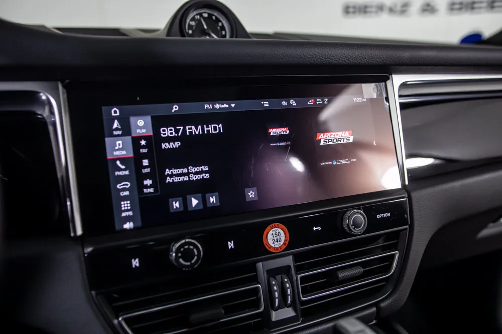 Porsche Macan photo 28