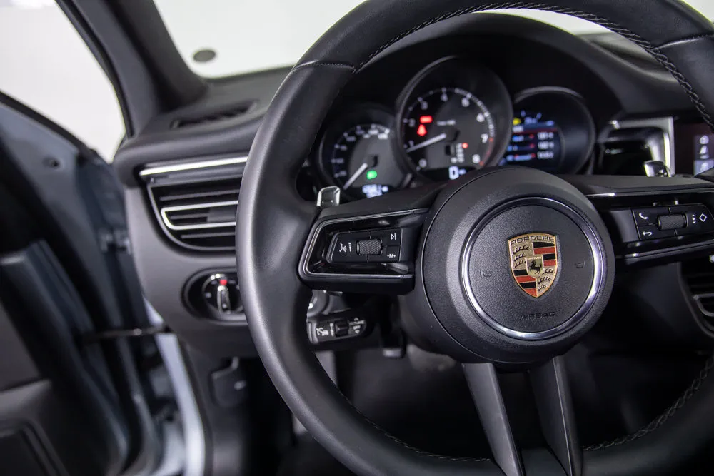 Porsche Macan photo 35