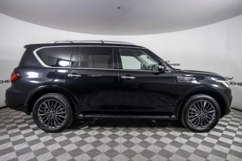 More photos of 2023 INFINITI QX80 Premium Select at Certified Benz & Beemer, AZ