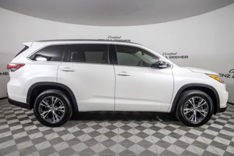 More photos of 2016 Toyota Highlander XLE V6 at Certified Benz & Beemer, AZ
