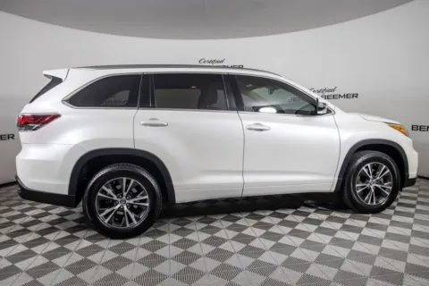 More photos of 2016 Toyota Highlander XLE V6 at Certified Benz & Beemer, AZ