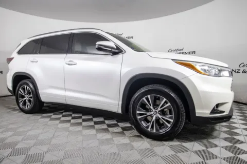 Another view of 2016 Toyota Highlander XLE V6 for sale in Scottsdale, AZ at Certified Benz & Beemer