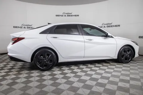 More photos of 2022 Hyundai Elantra SEL at Certified Benz & Beemer, AZ