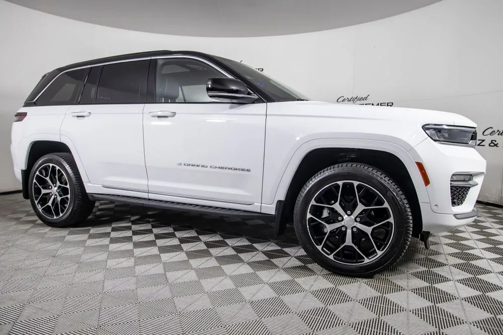 Jeep Grand Cherokee photo 2