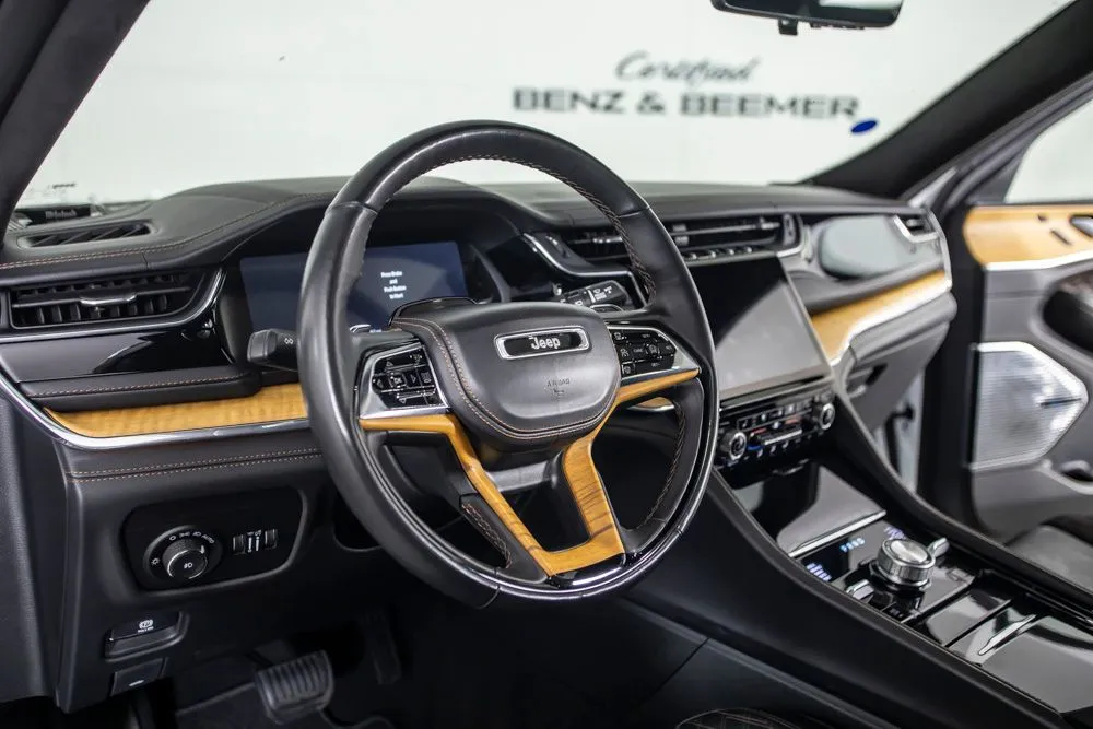 Jeep Grand Cherokee photo 21