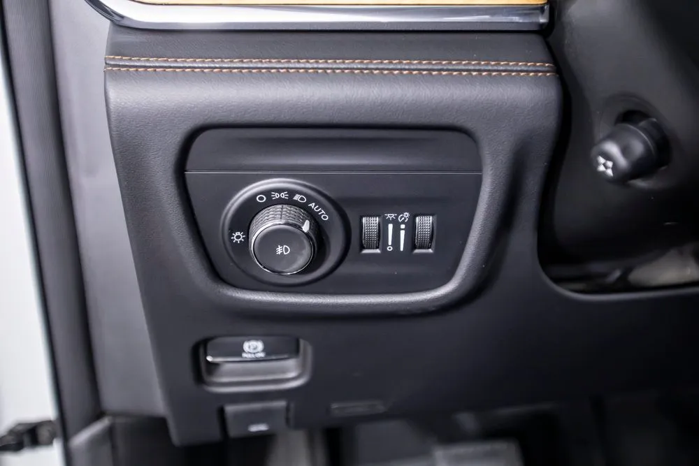 Jeep Grand Cherokee photo 36