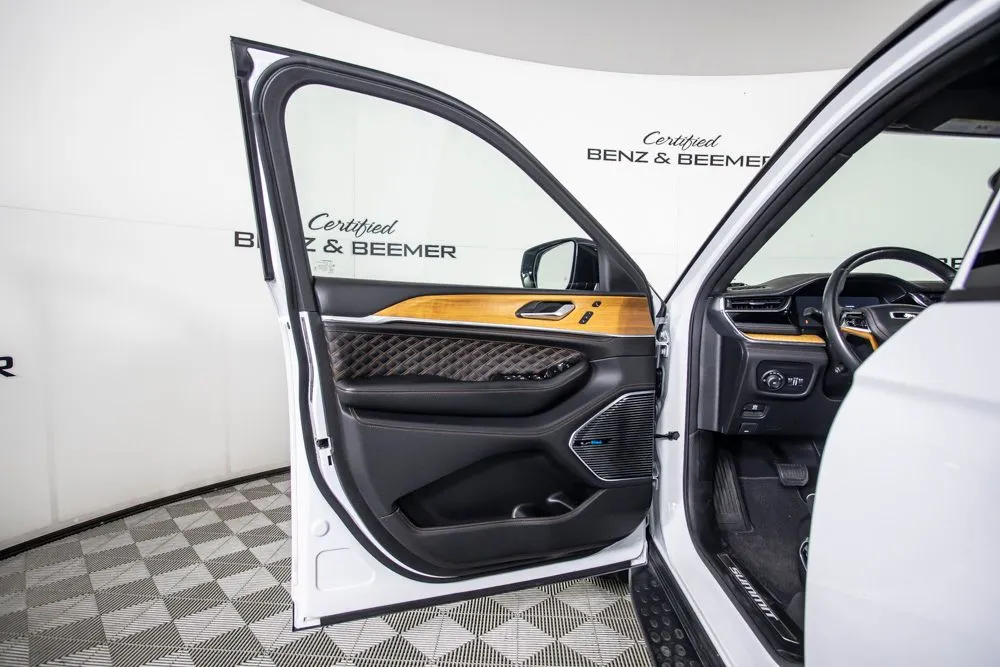 Jeep Grand Cherokee photo 17