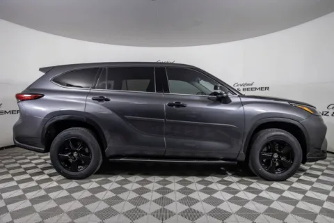 More photos of 2022 Toyota Highlander L at Certified Benz & Beemer, AZ