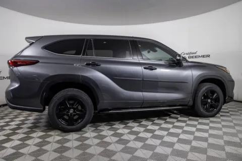More photos of 2022 Toyota Highlander L at Certified Benz & Beemer, AZ