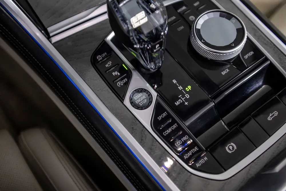 BMW 8 Series photo 38