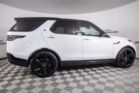 More photos of 2024 Land Rover Discovery Metropolitan Edition at Certified Benz & Beemer, AZ