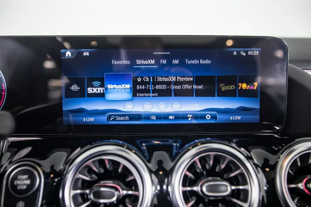 Mercedes-Benz GLA photo 28