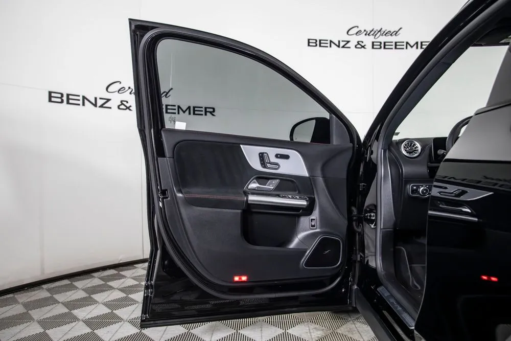 Mercedes-Benz GLA photo 17