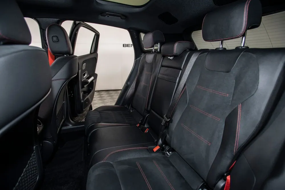Mercedes-Benz GLA photo 14