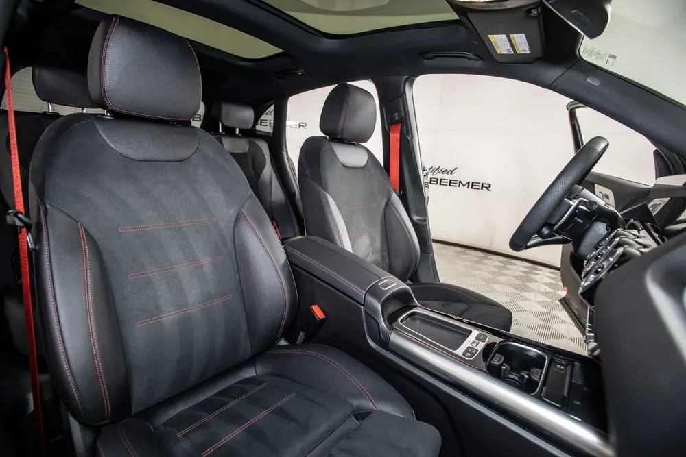 Mercedes-Benz GLA photo 16
