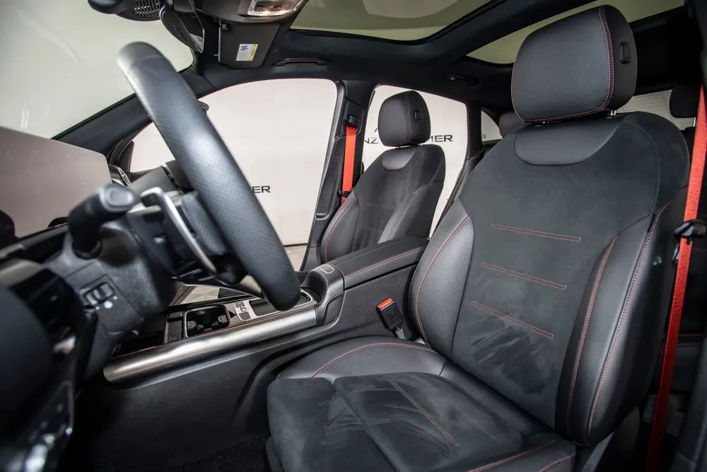 Mercedes-Benz GLA photo 13