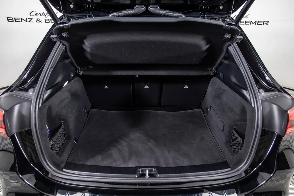 Mercedes-Benz GLA photo 8