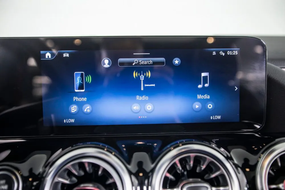 Mercedes-Benz GLA photo 31