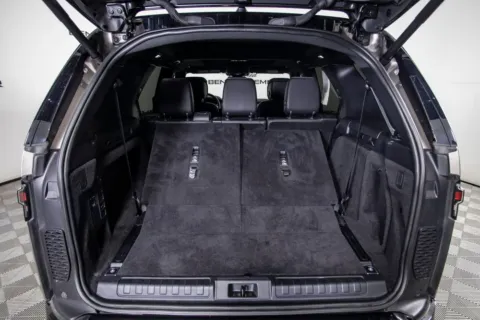 More photos of 2024 Land Rover Discovery Dynamic SE at Certified Benz & Beemer, AZ