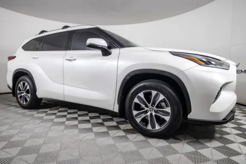 Photos of 2021 Toyota Highlander XLE for sale in Scottsdale, AZ at Certified Benz & Beemer