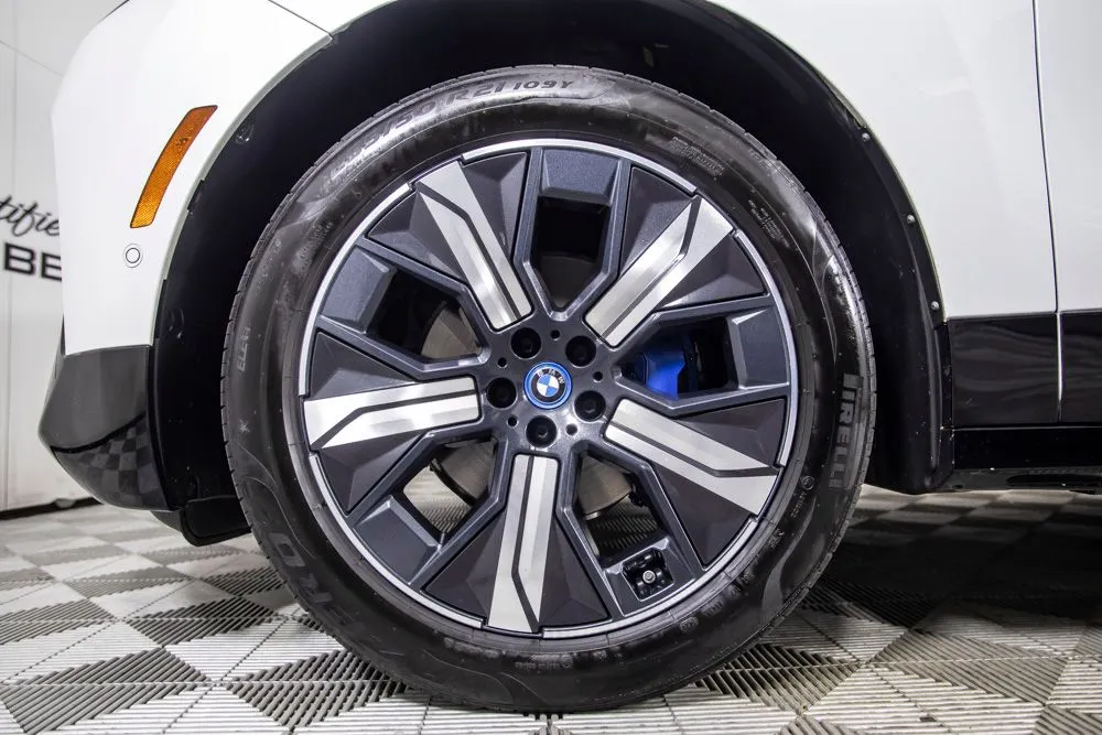 BMW iX photo 38