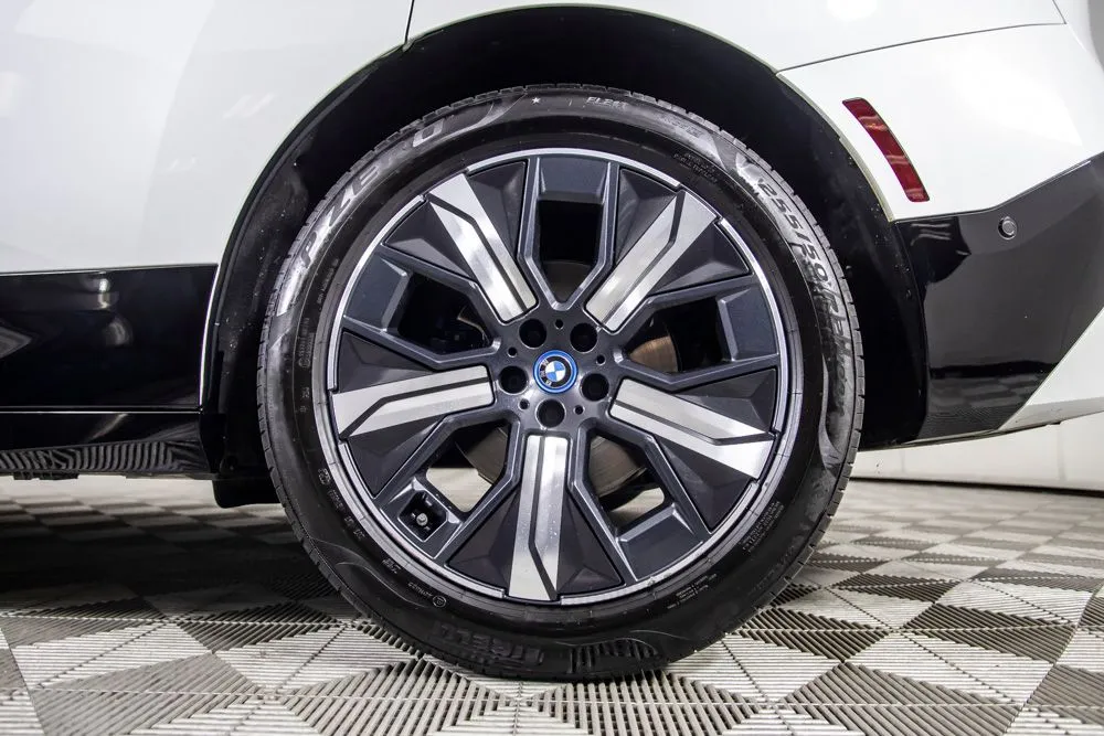 BMW iX photo 41