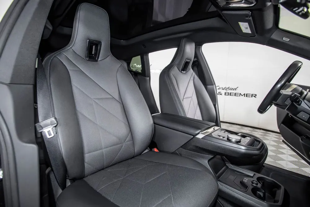 BMW iX photo 16