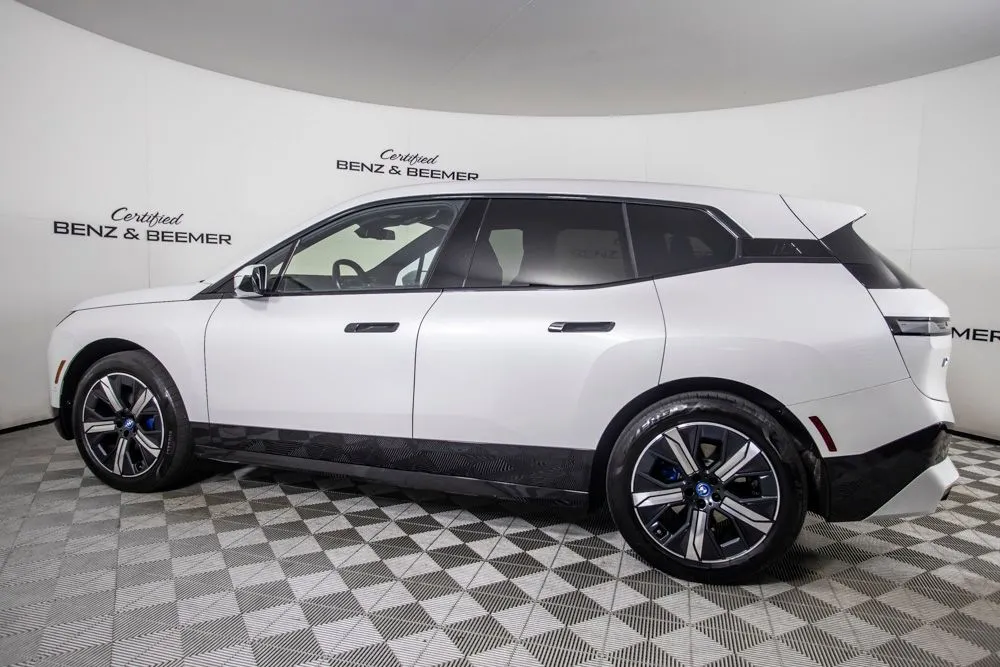 BMW iX photo 11