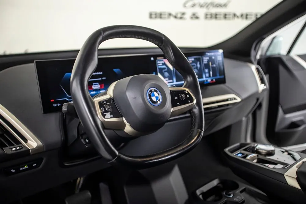 BMW iX photo 21