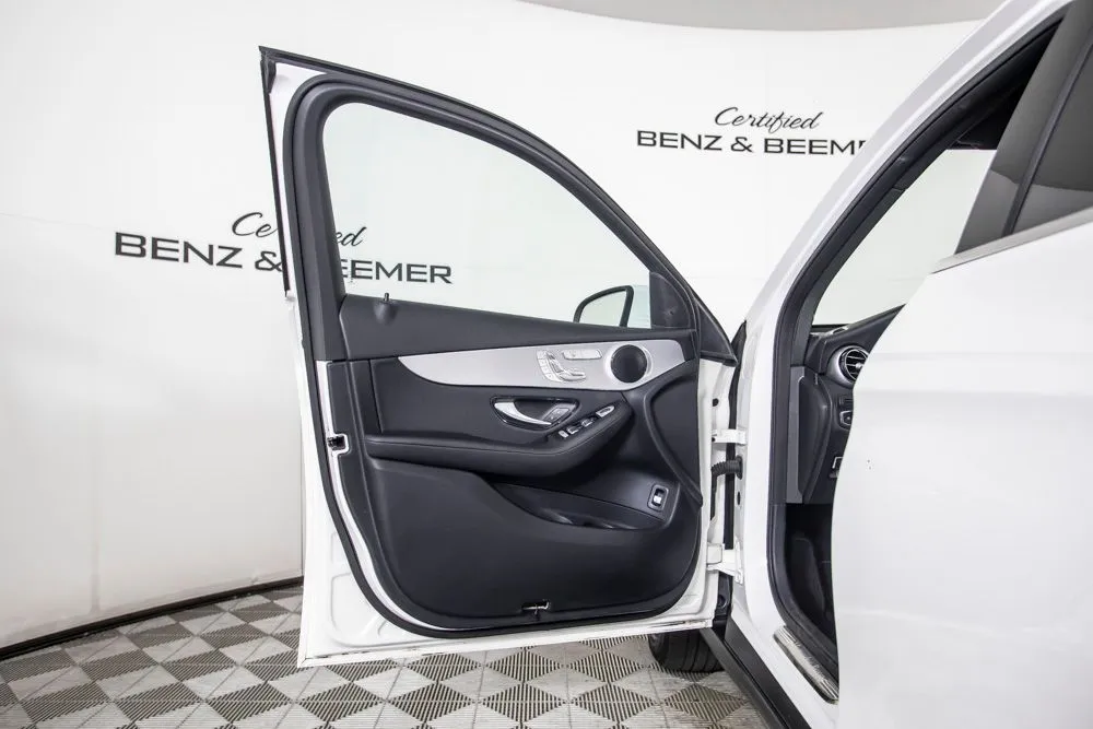 Mercedes-Benz GLC photo 17