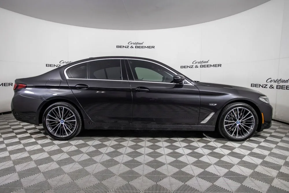 BMW 5 Series photo 3