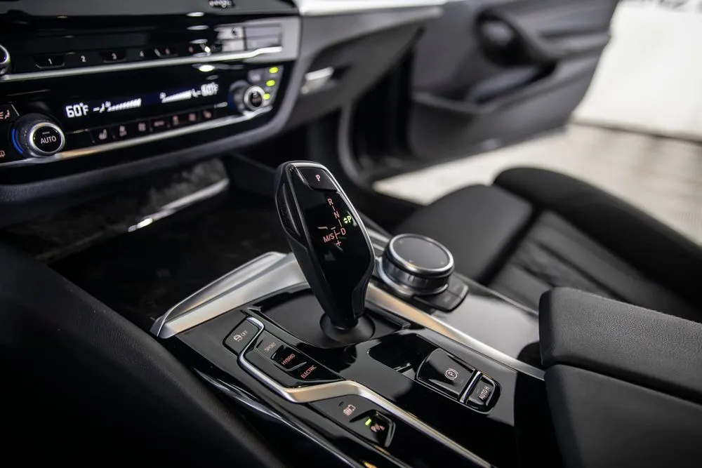 BMW 5 Series photo 32