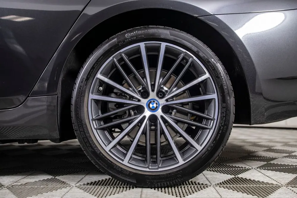 BMW 5 Series photo 42