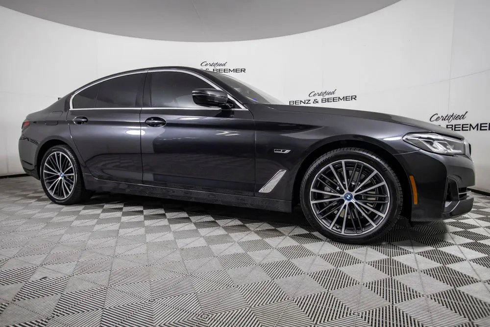 BMW 5 Series photo 2
